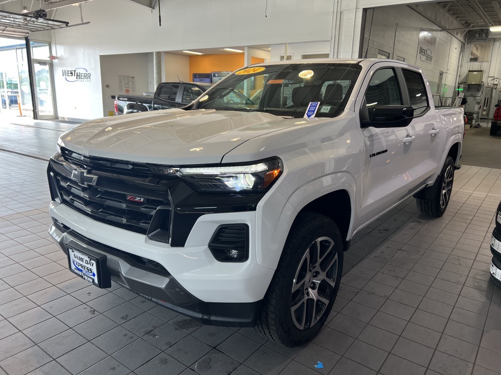2024 Chevrolet Colorado Z71 photo 3