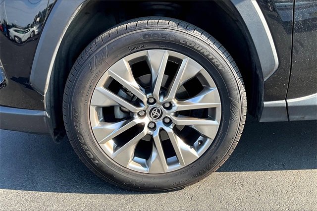2020 Toyota RAV4 Limited photo 8