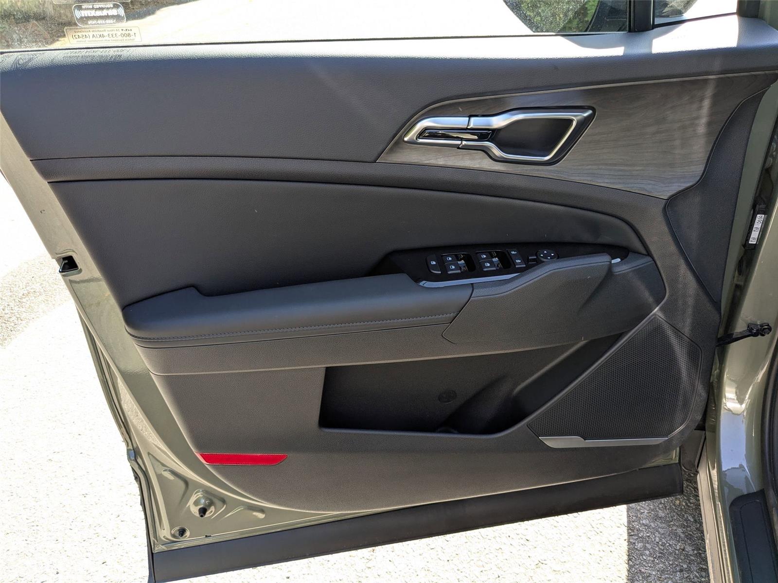 2025 Kia Sportage Plug-In Hybrid X-Line photo 11