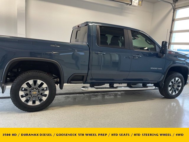 2025 Chevrolet Silverado 3500HD LT photo 2