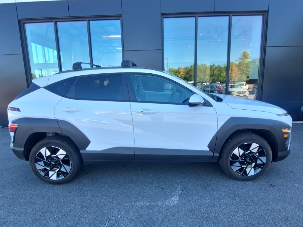 2025 Hyundai Kona SEL photo 3