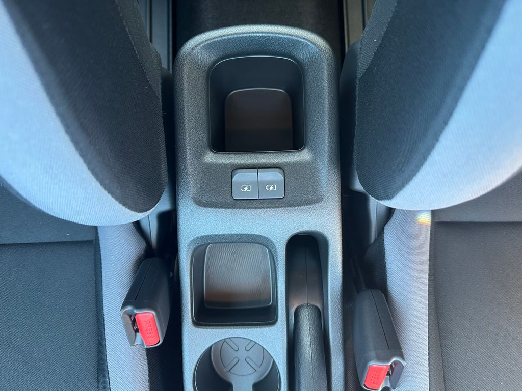 2025 Nissan Versa 1.6 S photo 18