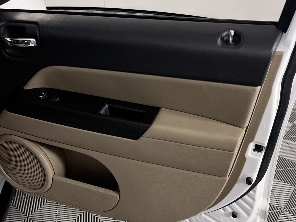 2014 Jeep Compass Sport photo 27