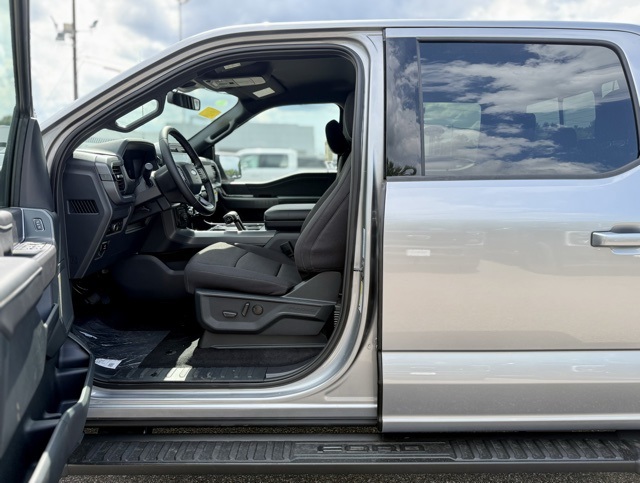 2025 Ford F-150 XLT photo 12