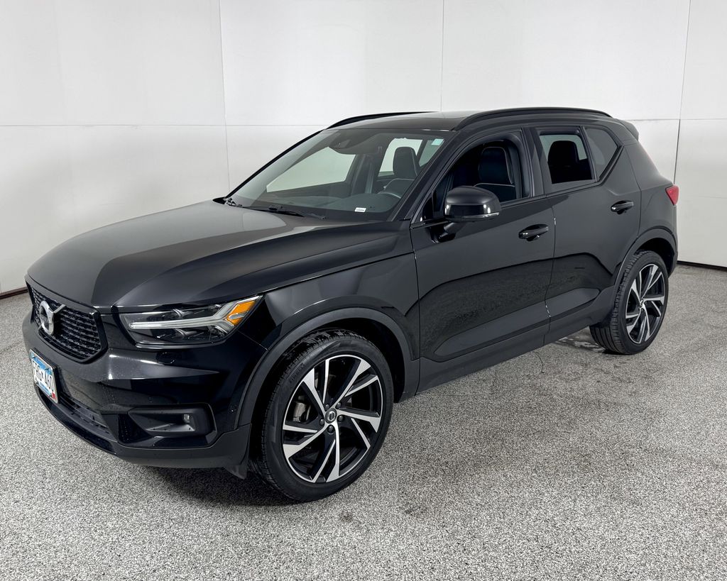 2021 Volvo XC40 R-Design's photo