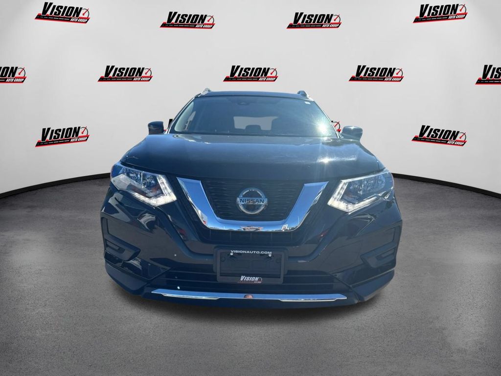 2019 Nissan Rogue SV photo 2