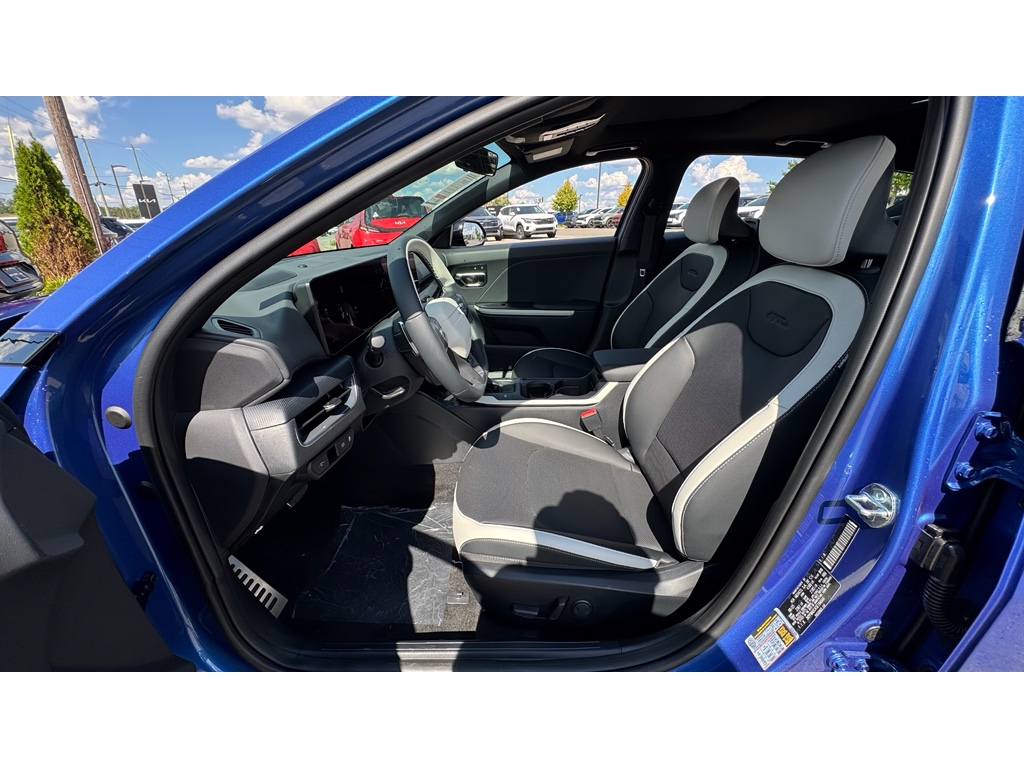 2025 Kia K4 GT-Line Turbo photo 7