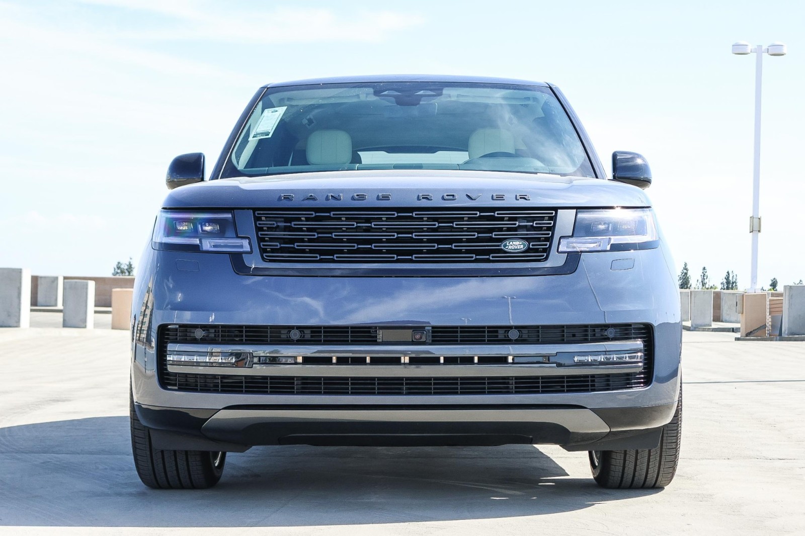 2025 Land Rover Range Rover SE photo 2