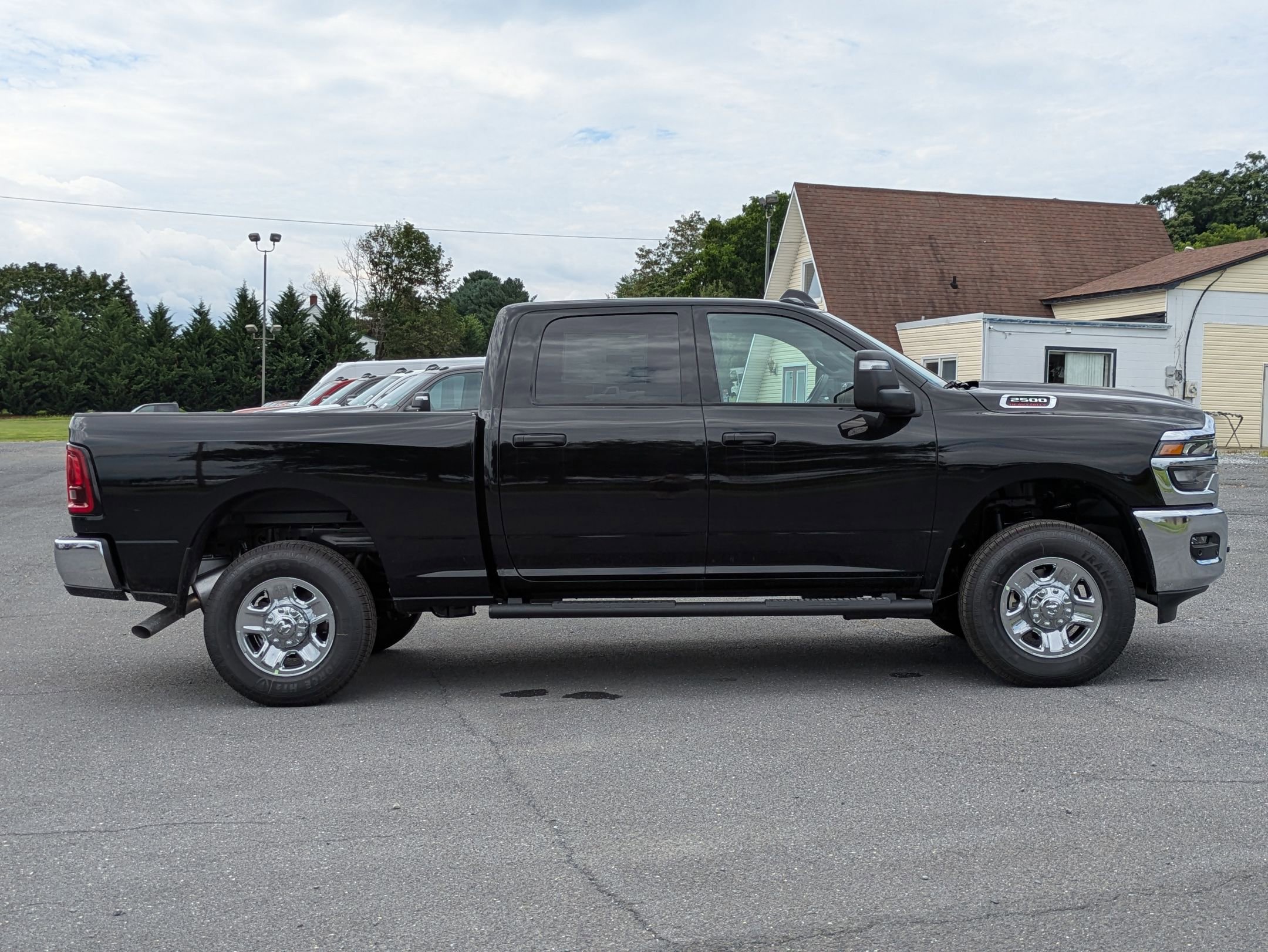 2025 Ram 2500 Tradesman photo 4