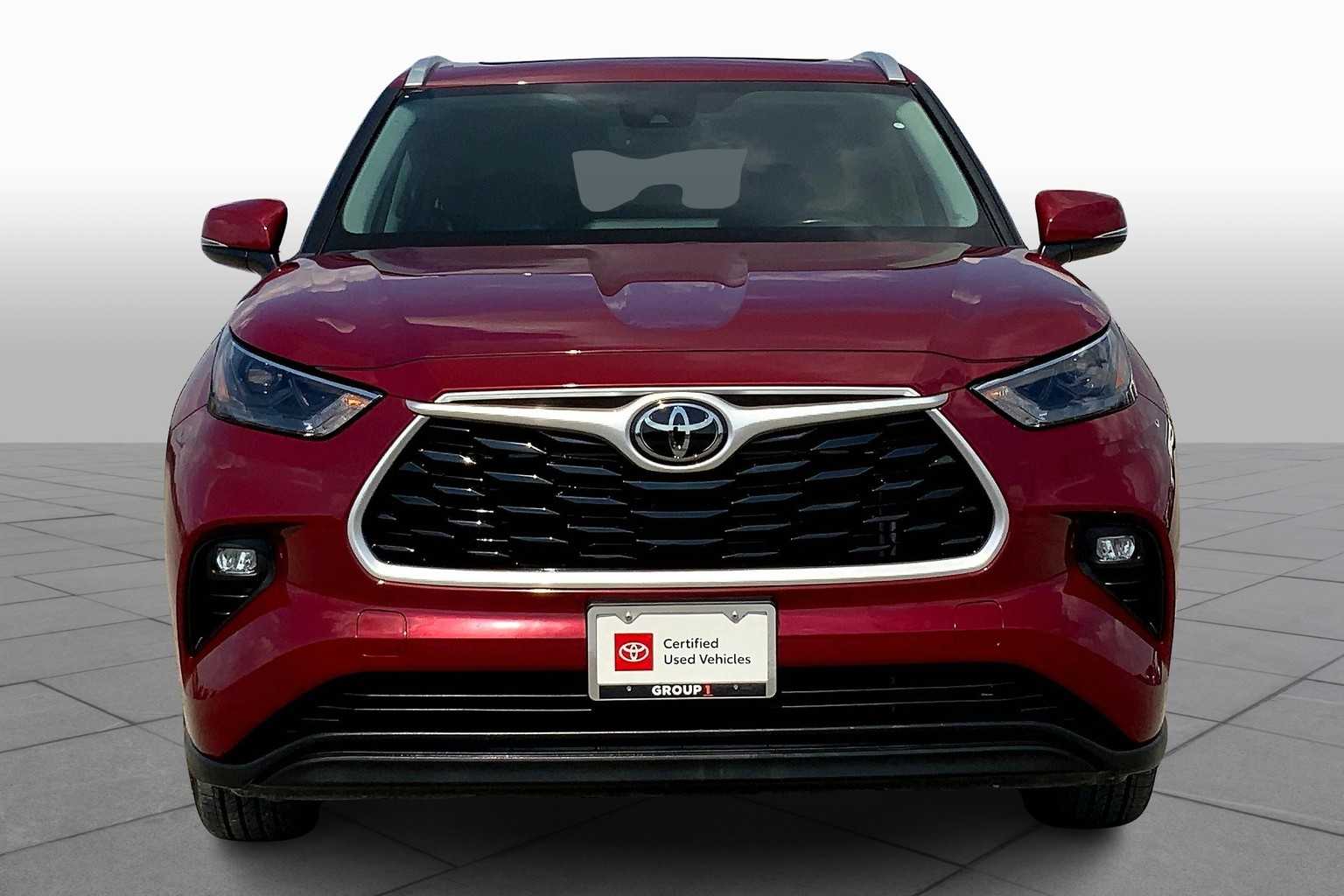 2023 Toyota Highlander XLE photo 2