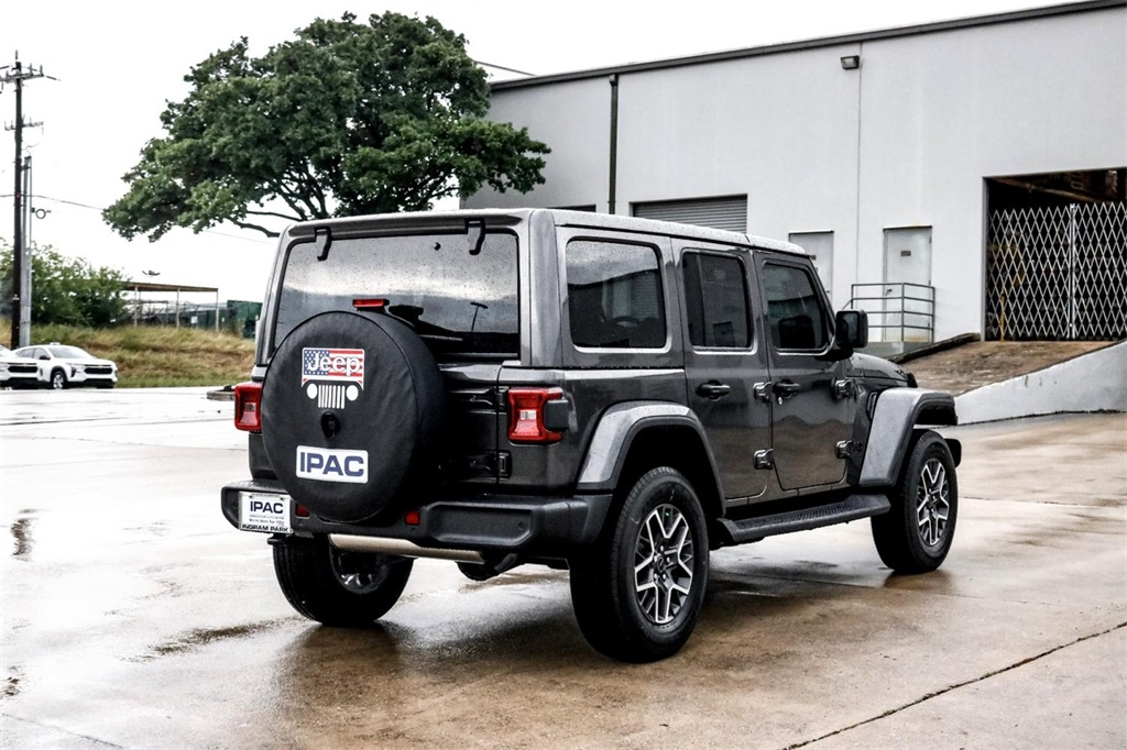 2025 Jeep Wrangler Sahara photo 4