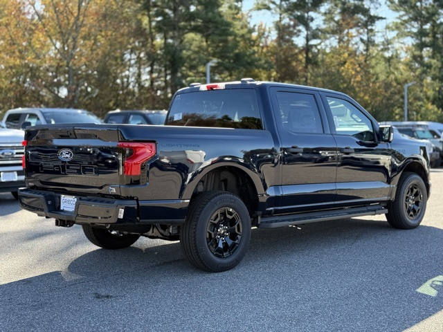 2025 Ford F-150 Lightning XLT photo 3