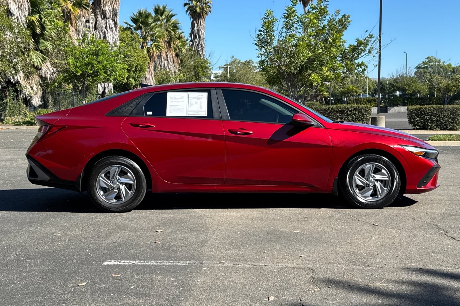 2024 Hyundai Elantra SE photo 2
