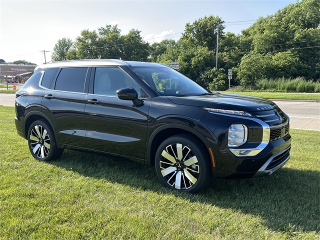 2025 Mitsubishi Outlander SEL photo 7