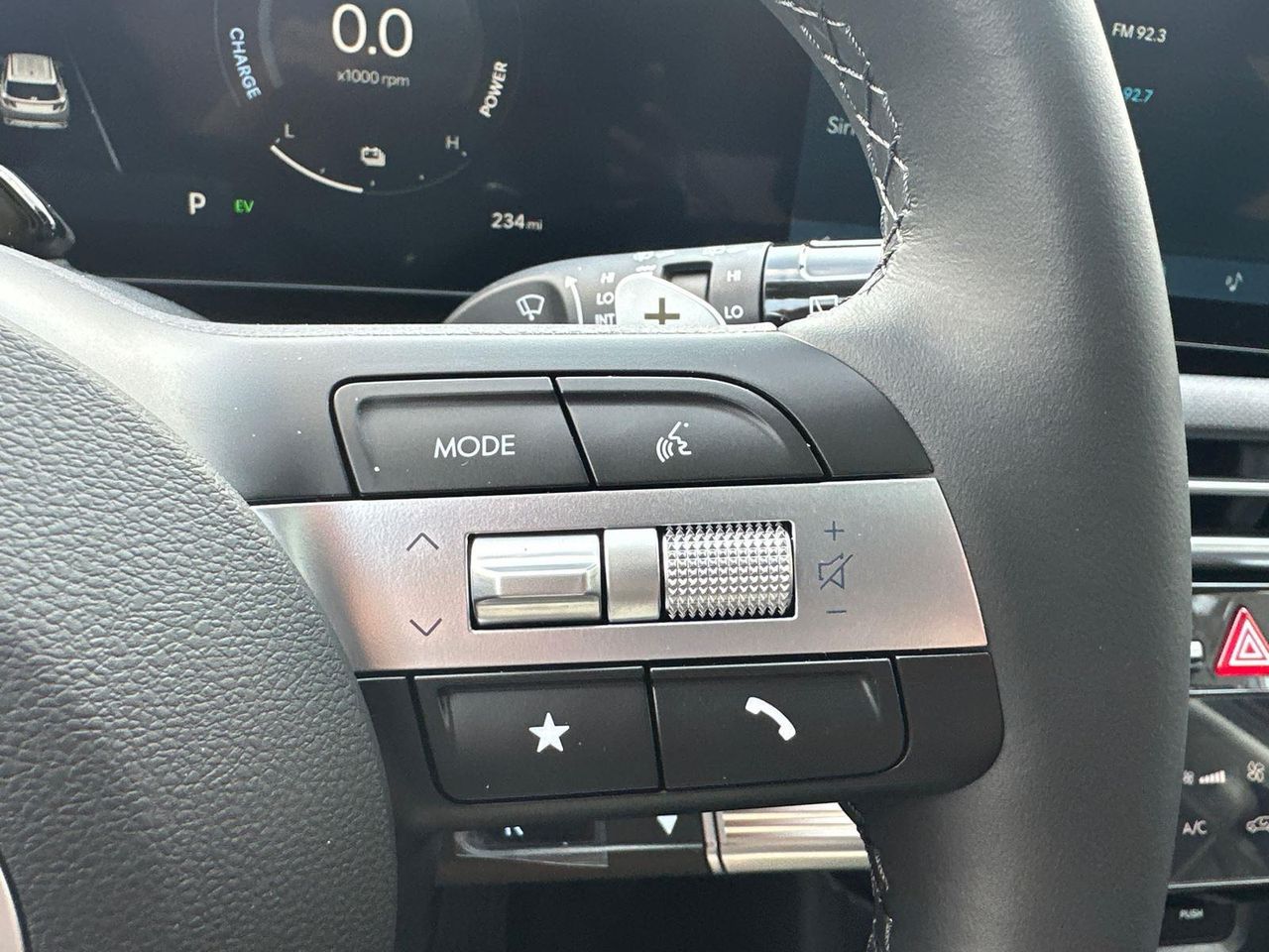 2025 Hyundai Tucson Hybrid SEL Convenience photo 15