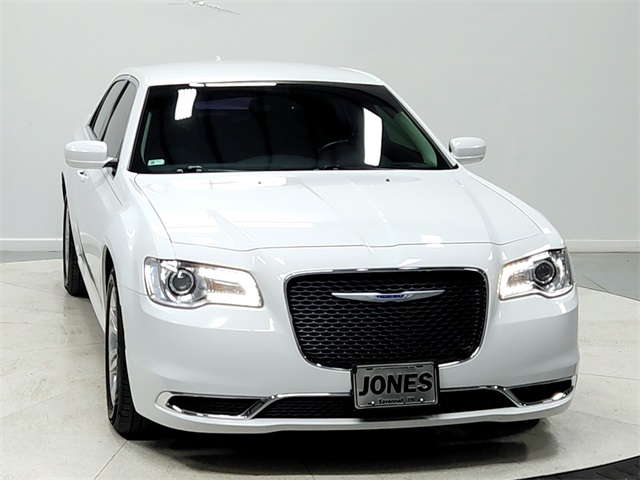 Used 2019 Chrysler 300 Touring with VIN 2C3CCAAG1KH693783 for sale in Savannah, TN