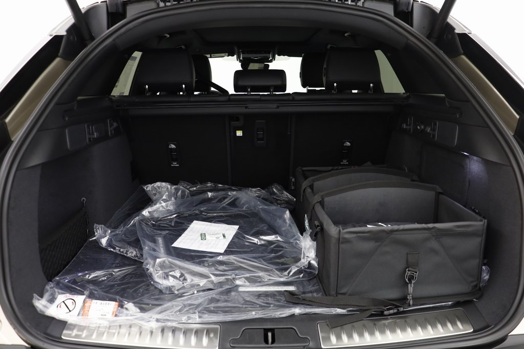 2026 Land Rover Range Rover Velar SE photo 15