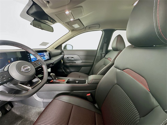 2025 Nissan Kicks SR photo 16