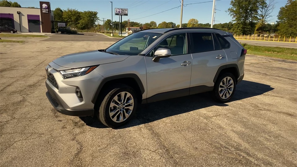 2024 Toyota RAV4 XLE Premium photo 3