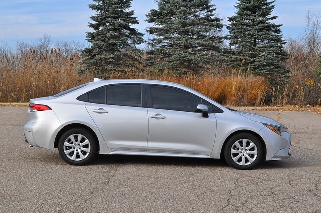 2024 Toyota Corolla LE photo 2