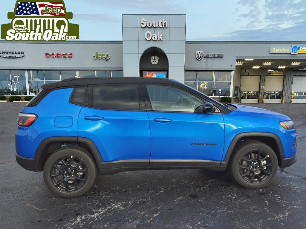2023 Jeep Compass Altitude photo 2
