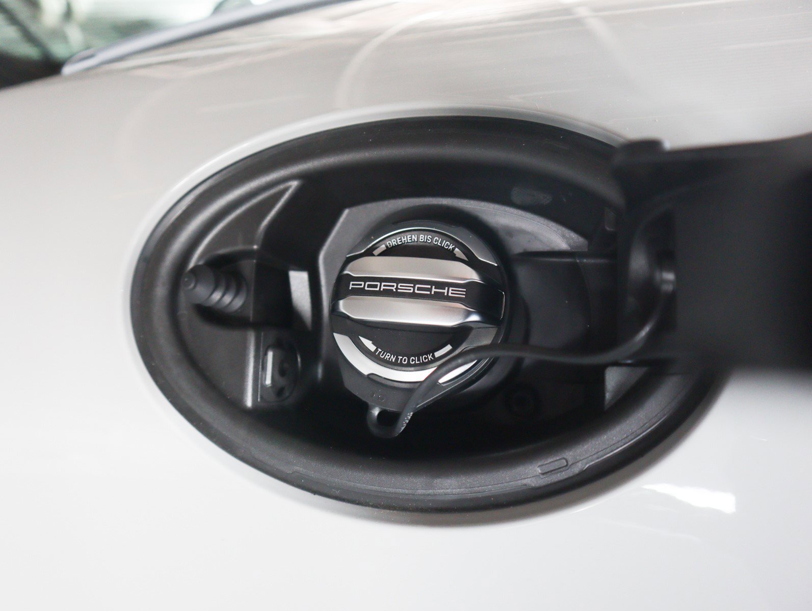 2025 Porsche Cayman photo 26