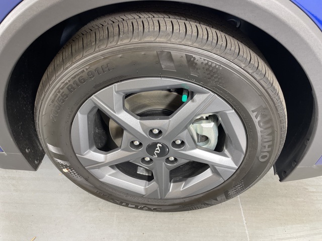 2025 Kia K4 LXS photo 11