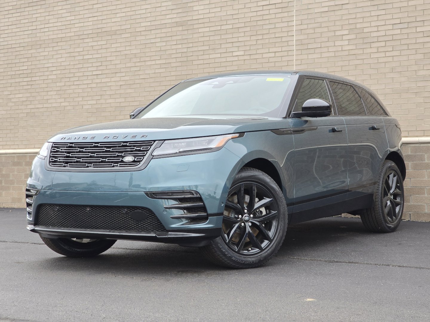 2026 Land Rover Range Rover Velar Dynamic SE