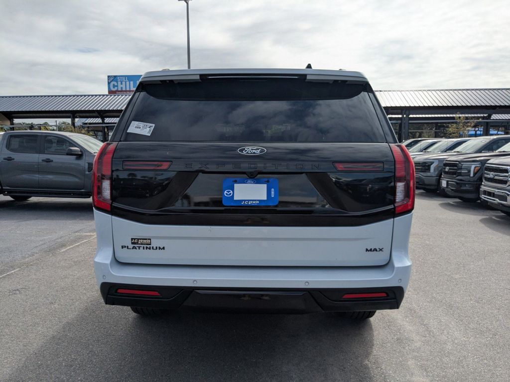 2025 Ford Expedition Platinum MAX photo 3