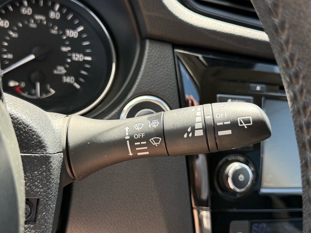 2020 Nissan Rogue SV photo 25