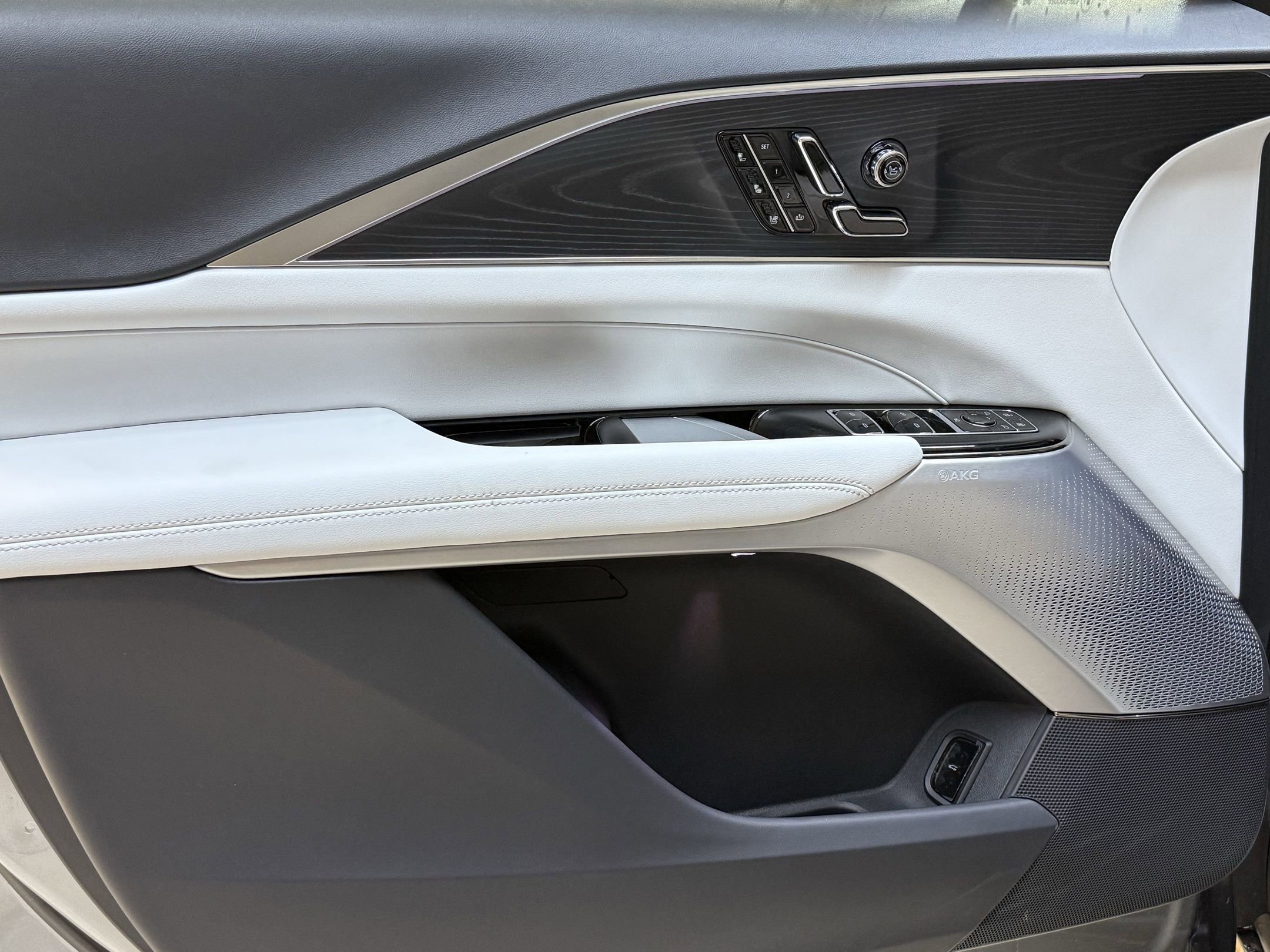 2025 Cadillac Lyriq Sport photo 12