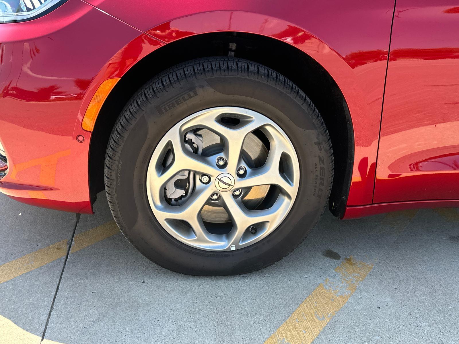 2024 Chrysler Pacifica Limited photo 4