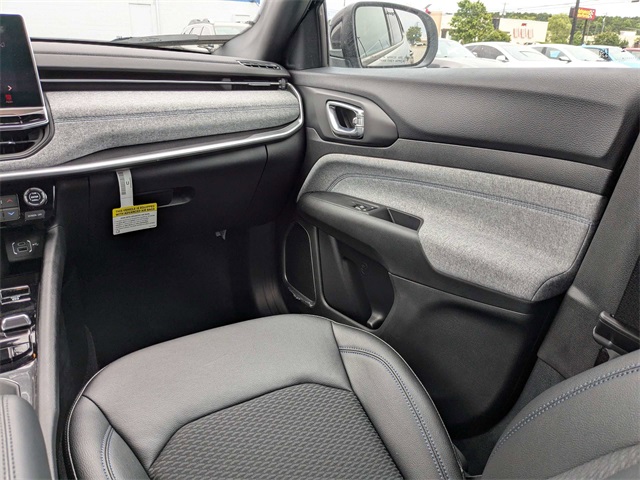 2024 Jeep Compass Latitude photo 17