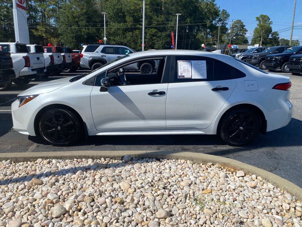 2025 Toyota Corolla LE photo 3