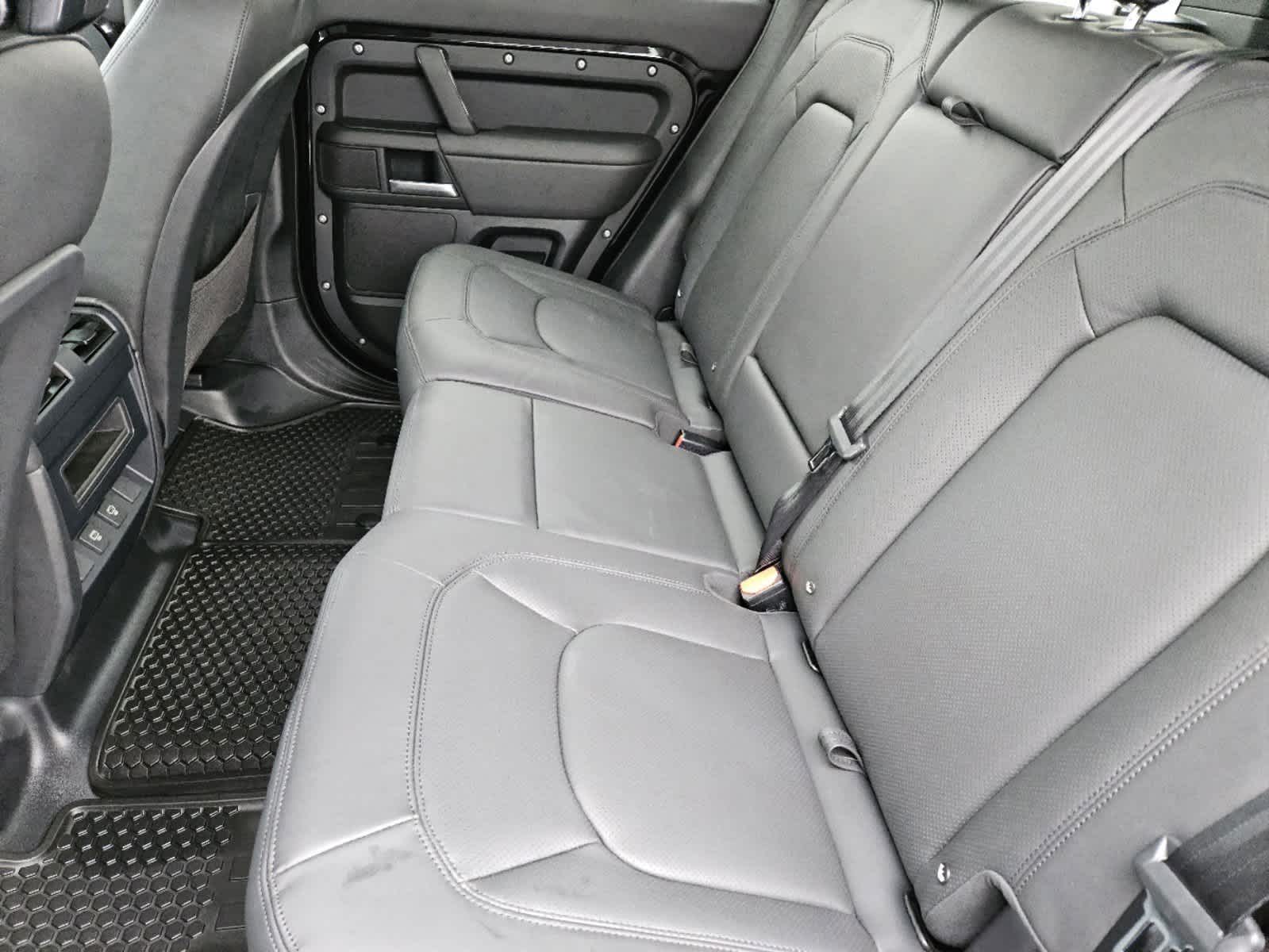 2025 Land Rover Defender 110 X-Dynamic SE photo 22