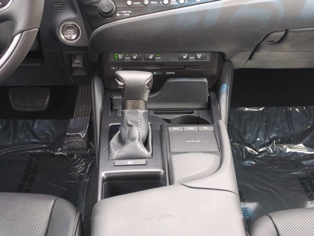 2019 Lexus ES 350 photo 18