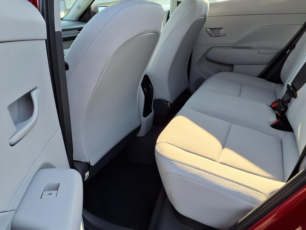 2026 Hyundai Kona SEL photo 4