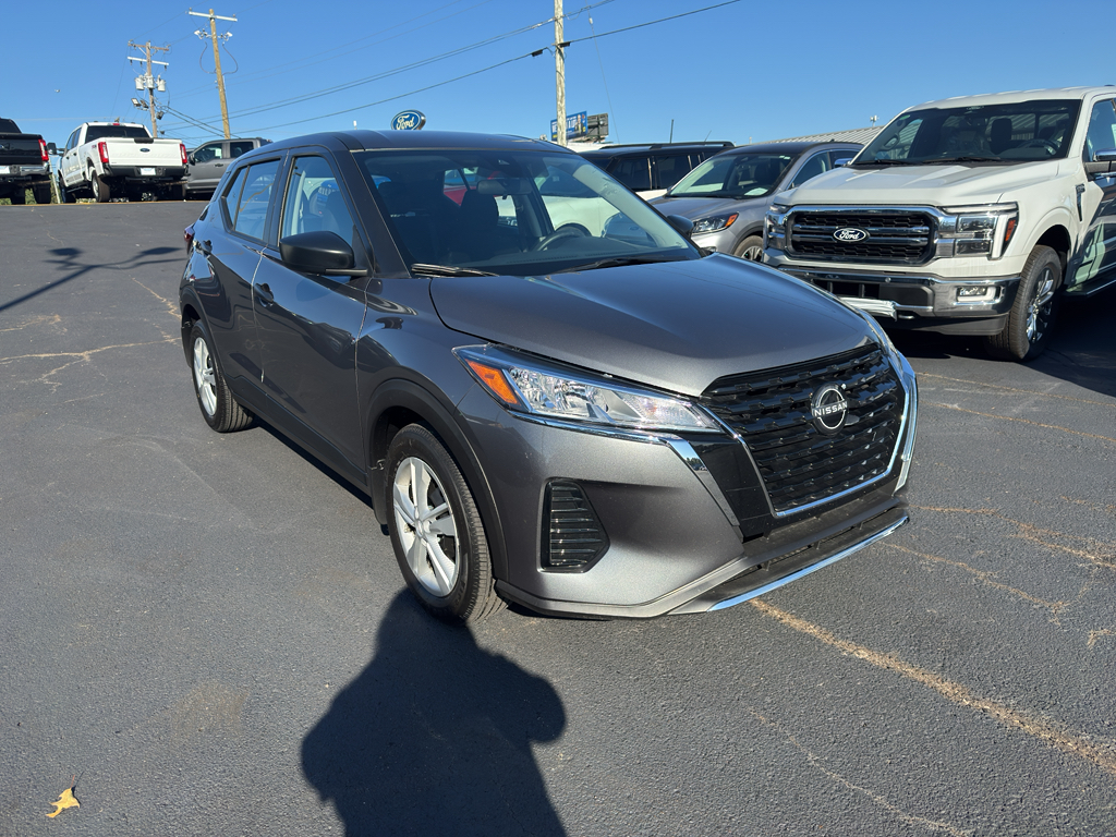 2025 Nissan Kicks Play S photo 2