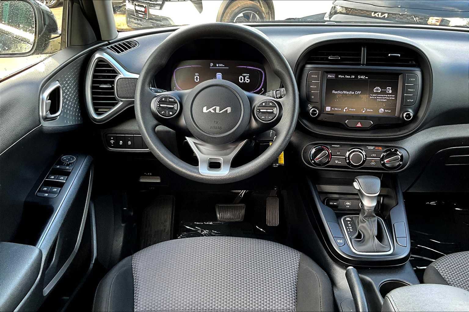 2023 Kia Soul LX S photo 4