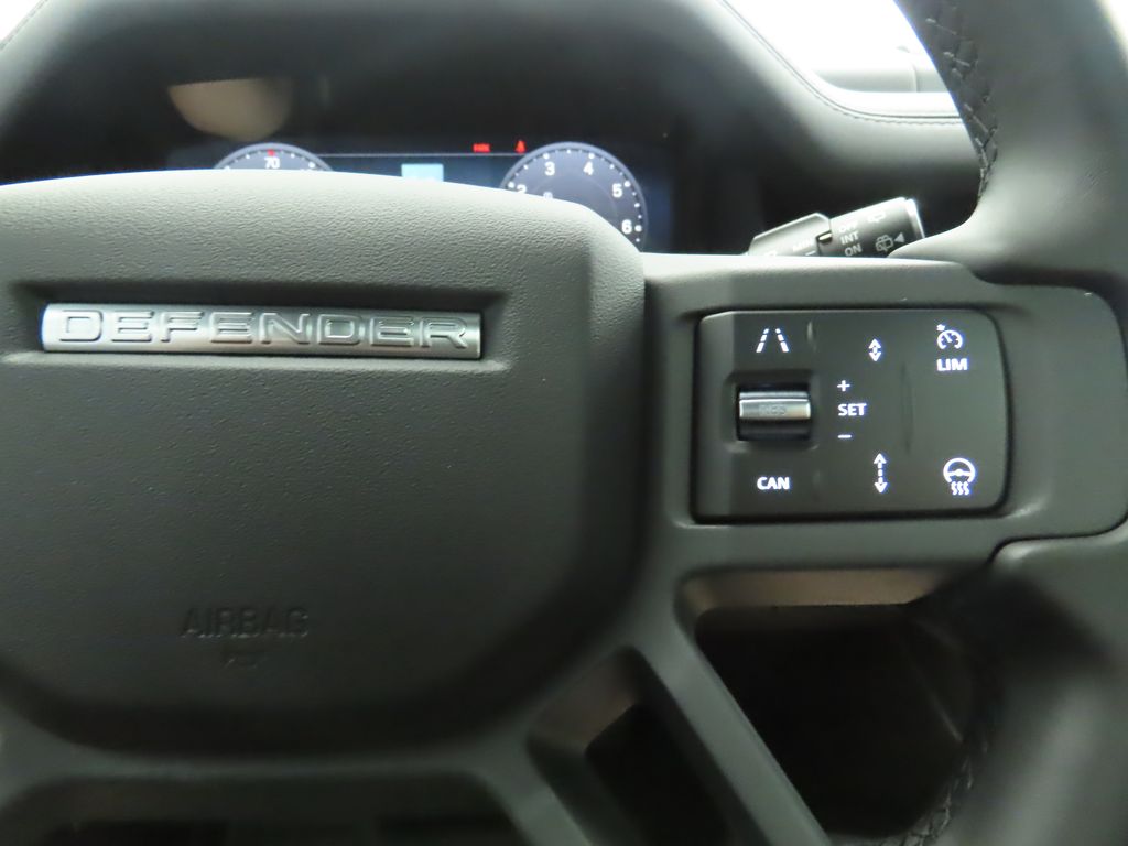 2025 Land Rover Defender 110 X-Dynamic SE photo 12