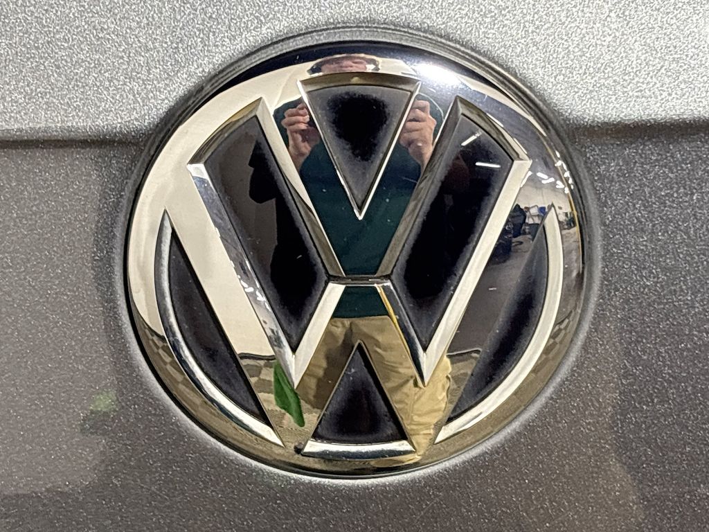 2021 Volkswagen Tiguan SE photo 22