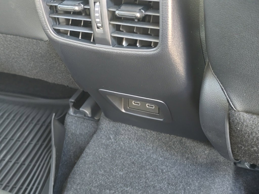 2025 Toyota Corolla Cross XLE photo 23