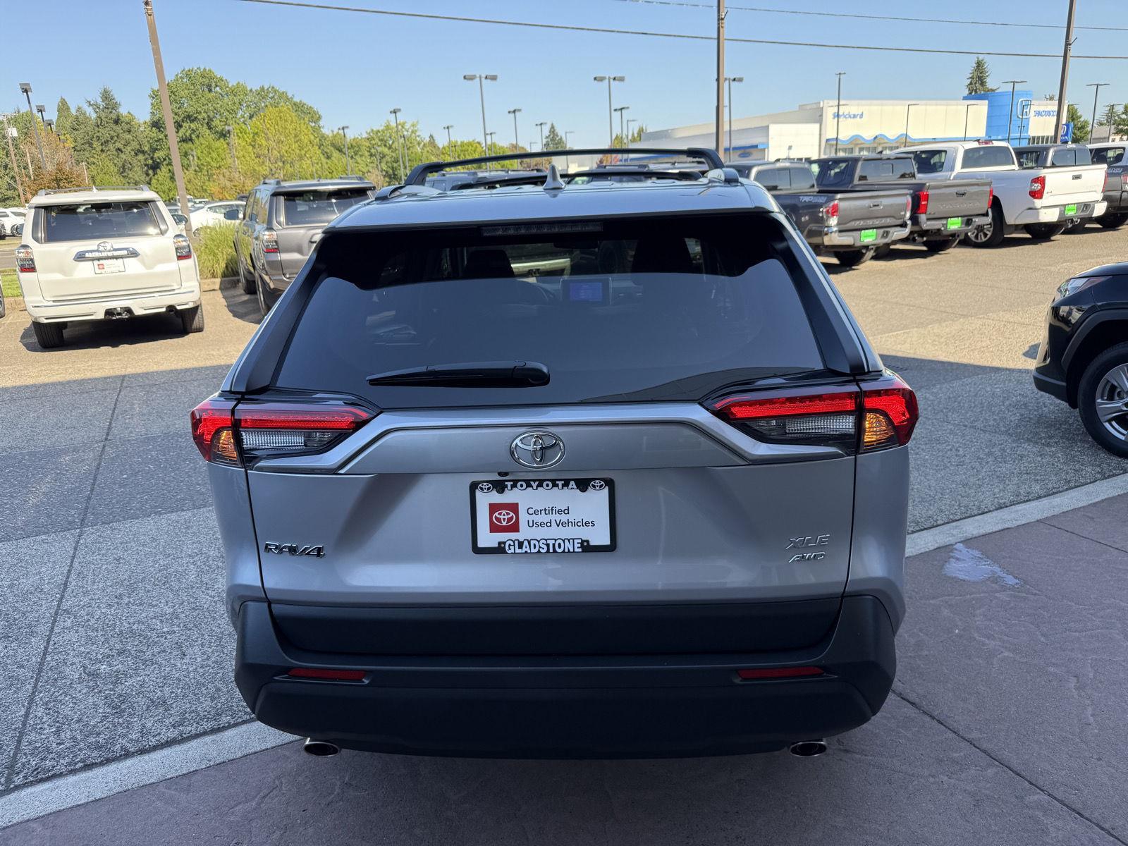 2025 Toyota RAV4 XLE photo 4