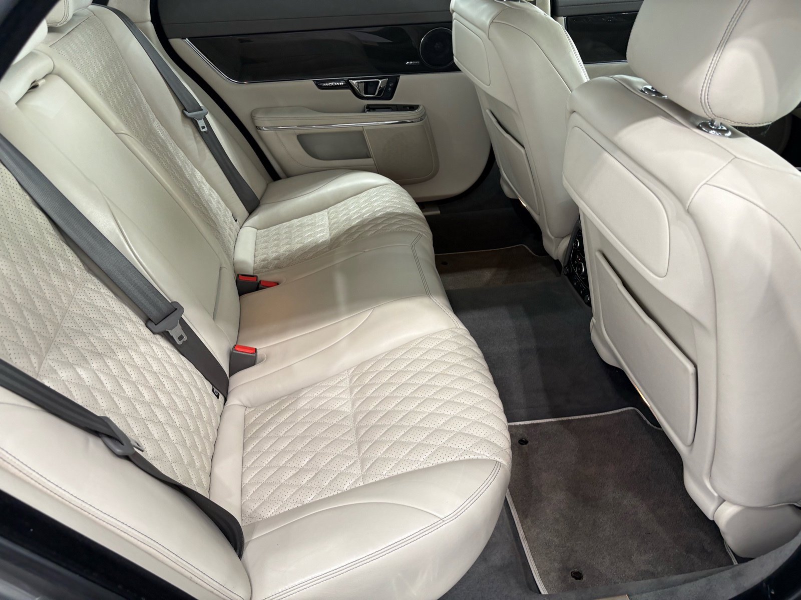 2017 Jaguar XJ L Supercharged photo 22