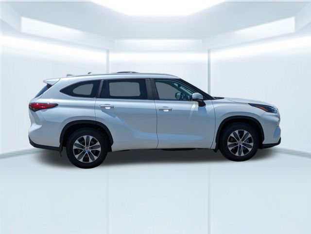 2023 Toyota Highlander XLE photo 4