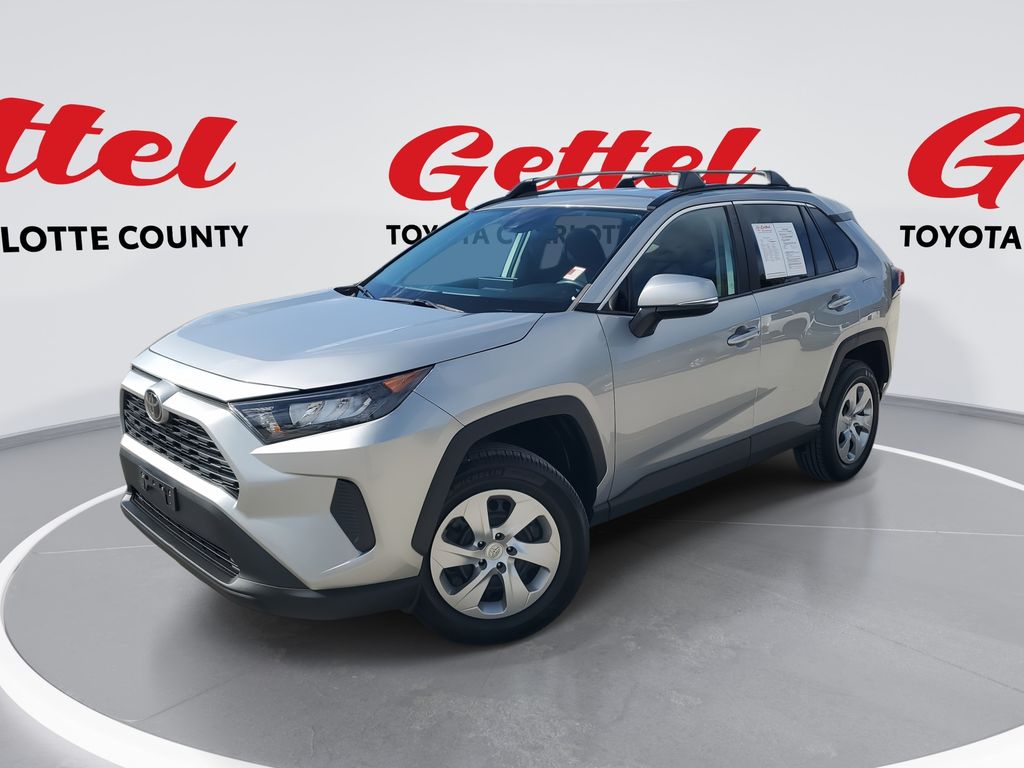 2019 Toyota RAV4 LE's photo