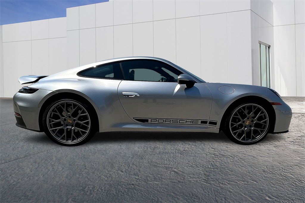 2025 Porsche 911 photo 8