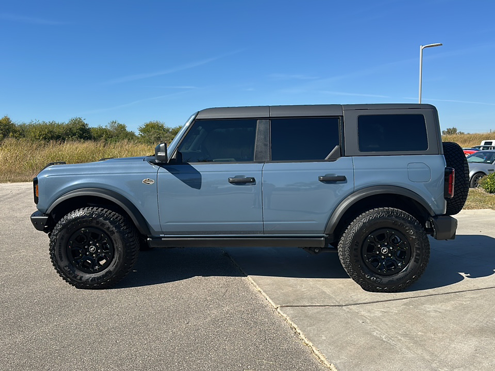 2024 Ford Bronco Wildtrak photo 2