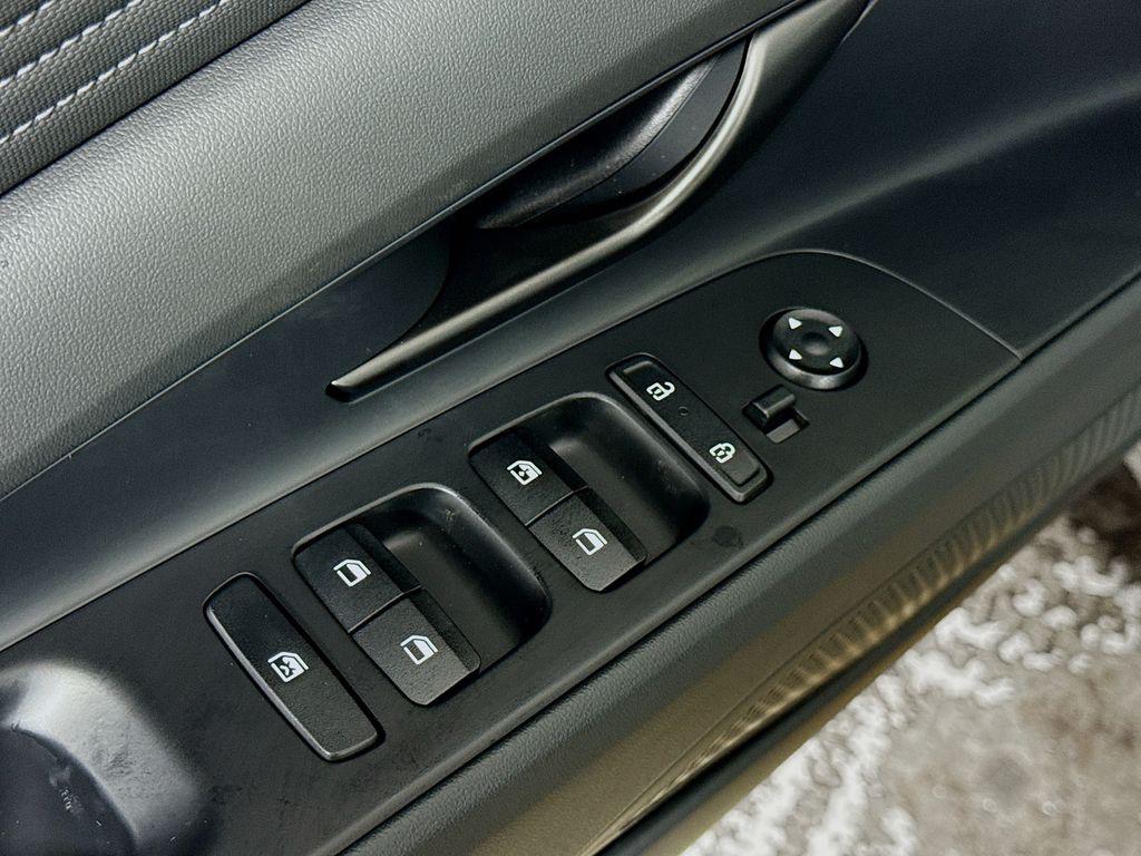 2025 Hyundai Elantra Hybrid SEL Sport photo 17