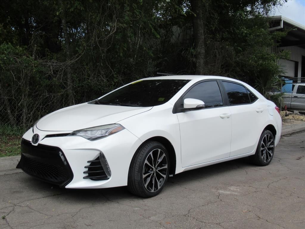 2017 Toyota Corolla SE photo 2